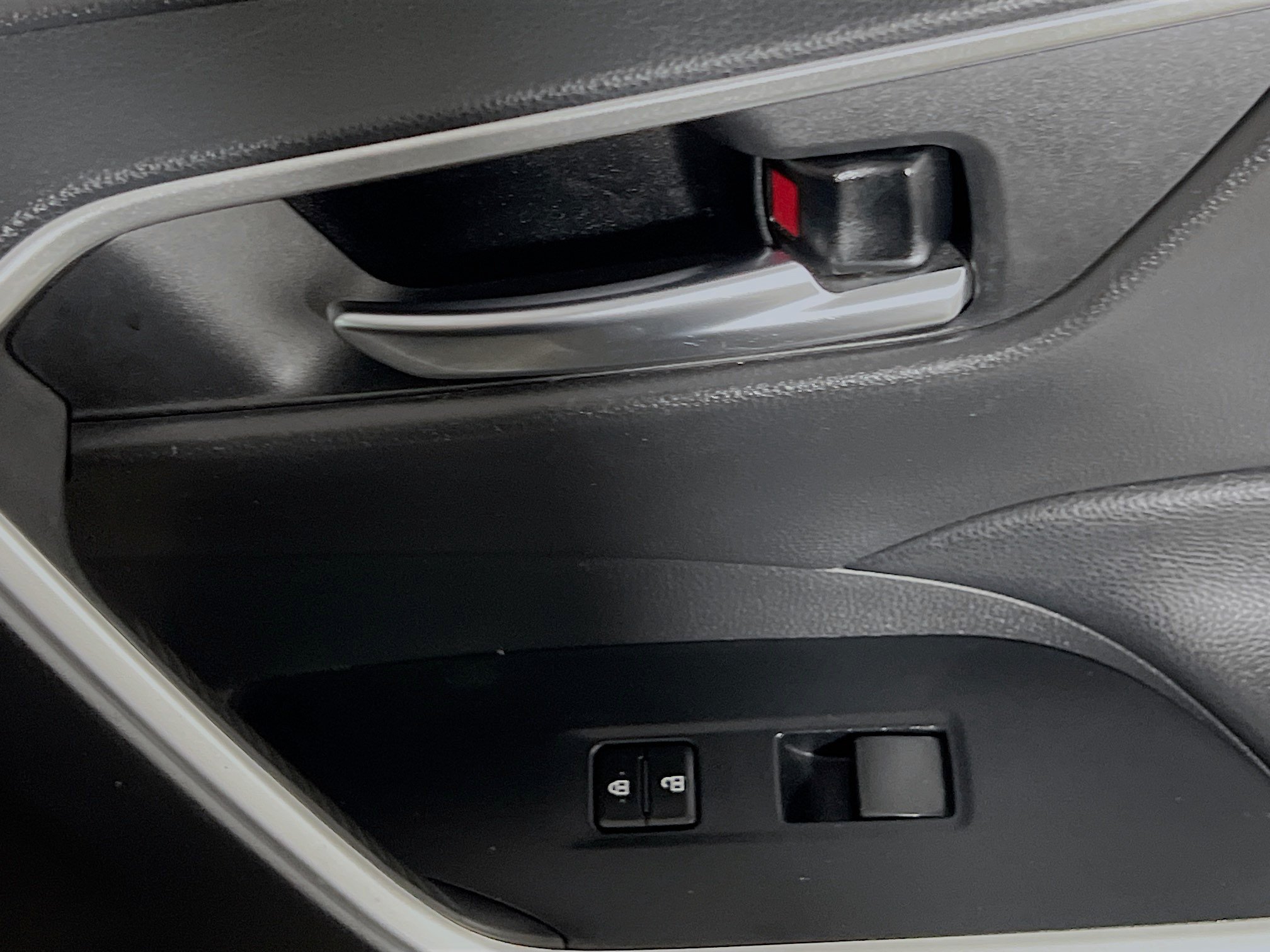 Used 2021 Toyota RAV4 XLE w/ Convenience Package FWD image 32