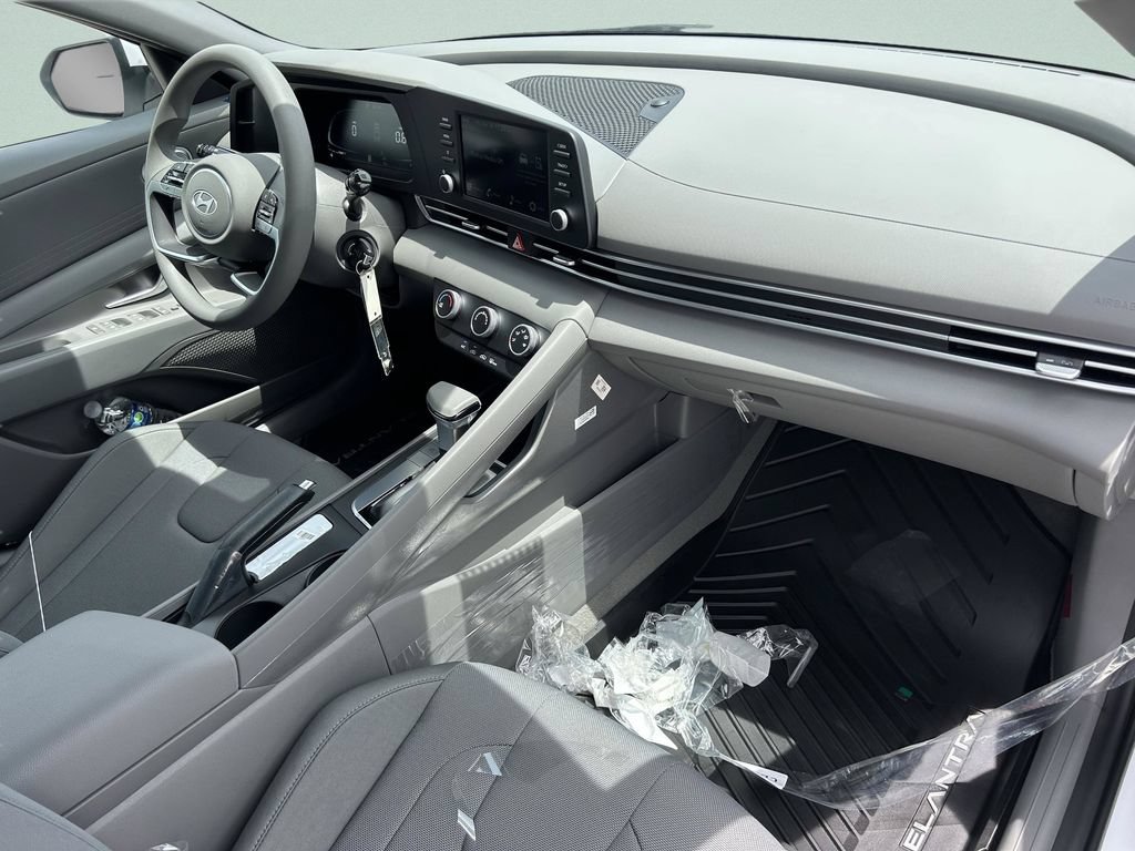 New 2026 Hyundai Elantra SE FWD image 14