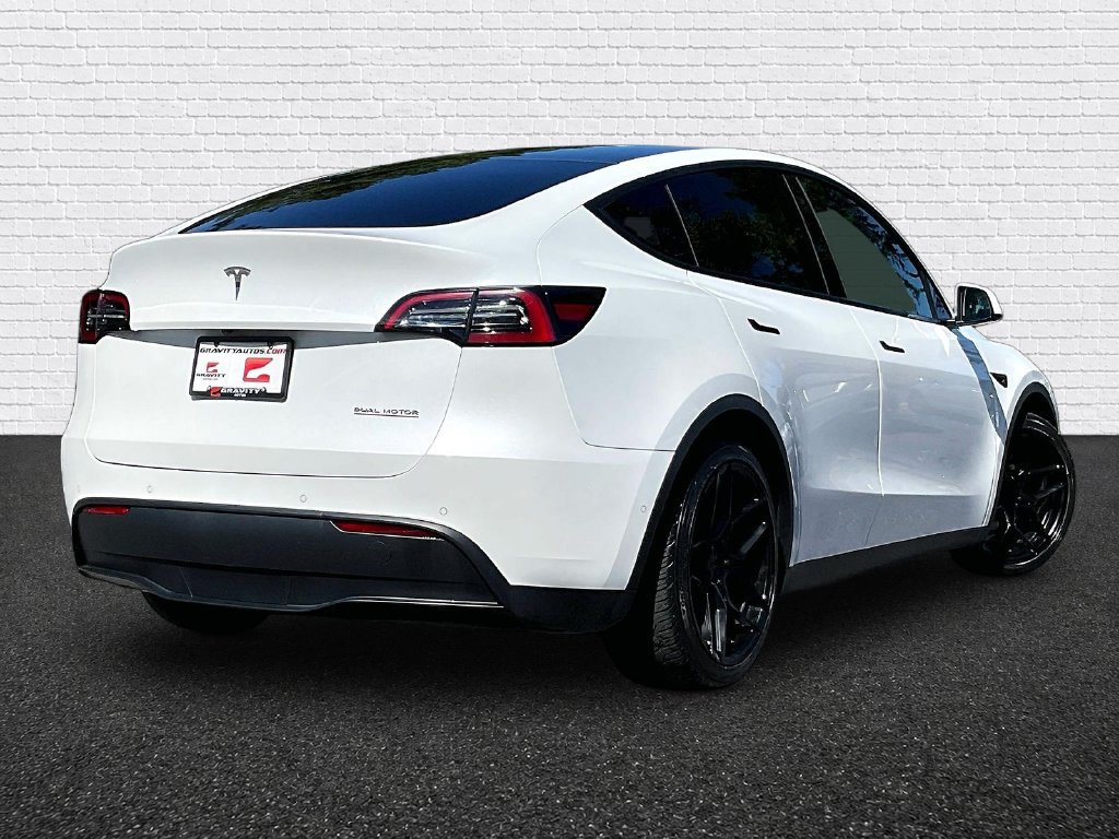 Used 2022 Tesla Model Y Performance AWD/4WD image 6