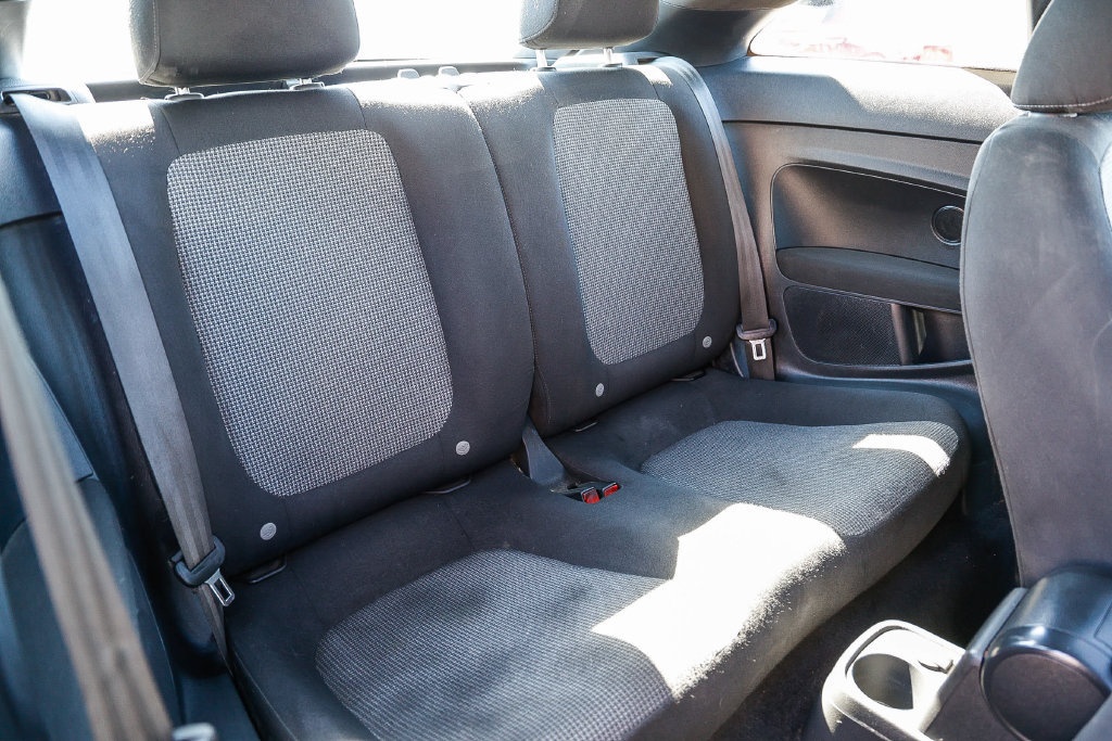 Used 2018 Volkswagen Beetle 2.0T S FWD image 32