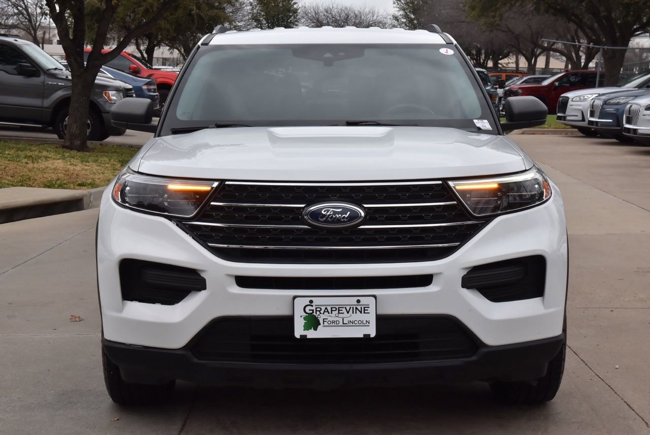 Used 2021 Ford Explorer XLT image 3