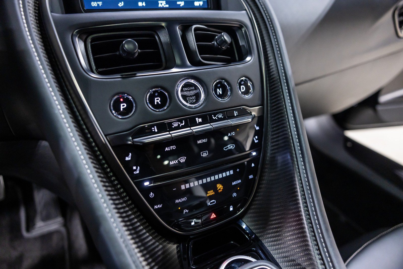 Used 2022 Aston Martin DBS Superleggera RWD image 49