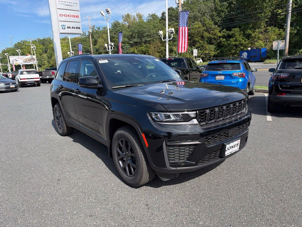 New 2027 Jeep Grand Cherokee Altitude AWD/4WD image 2