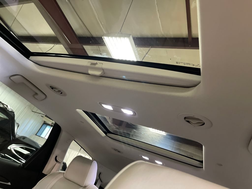 Used 2023 Buick Enclave Avenir w/ Trailering Package, 5000 lbs. AWD/4WD image 13