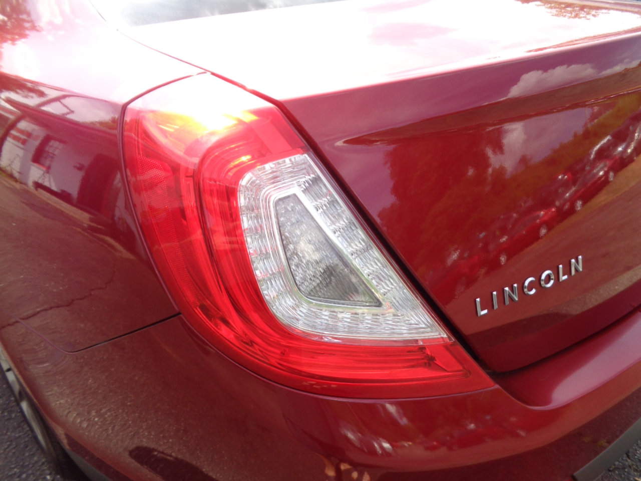 Used 2014 Lincoln MKS Sedan image 12