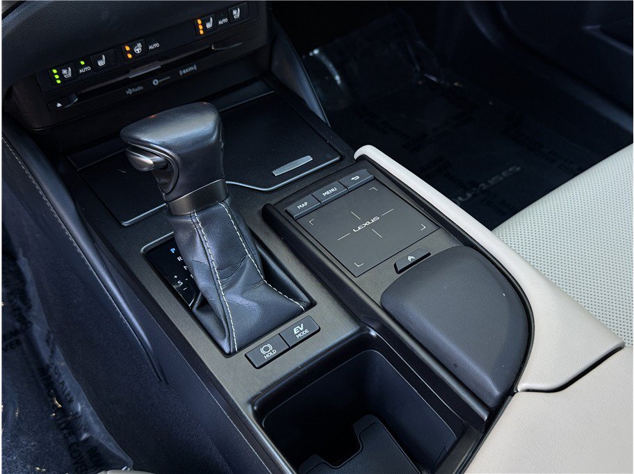 Used 2019 Lexus ES 300h w/ Premium Package FWD image 17