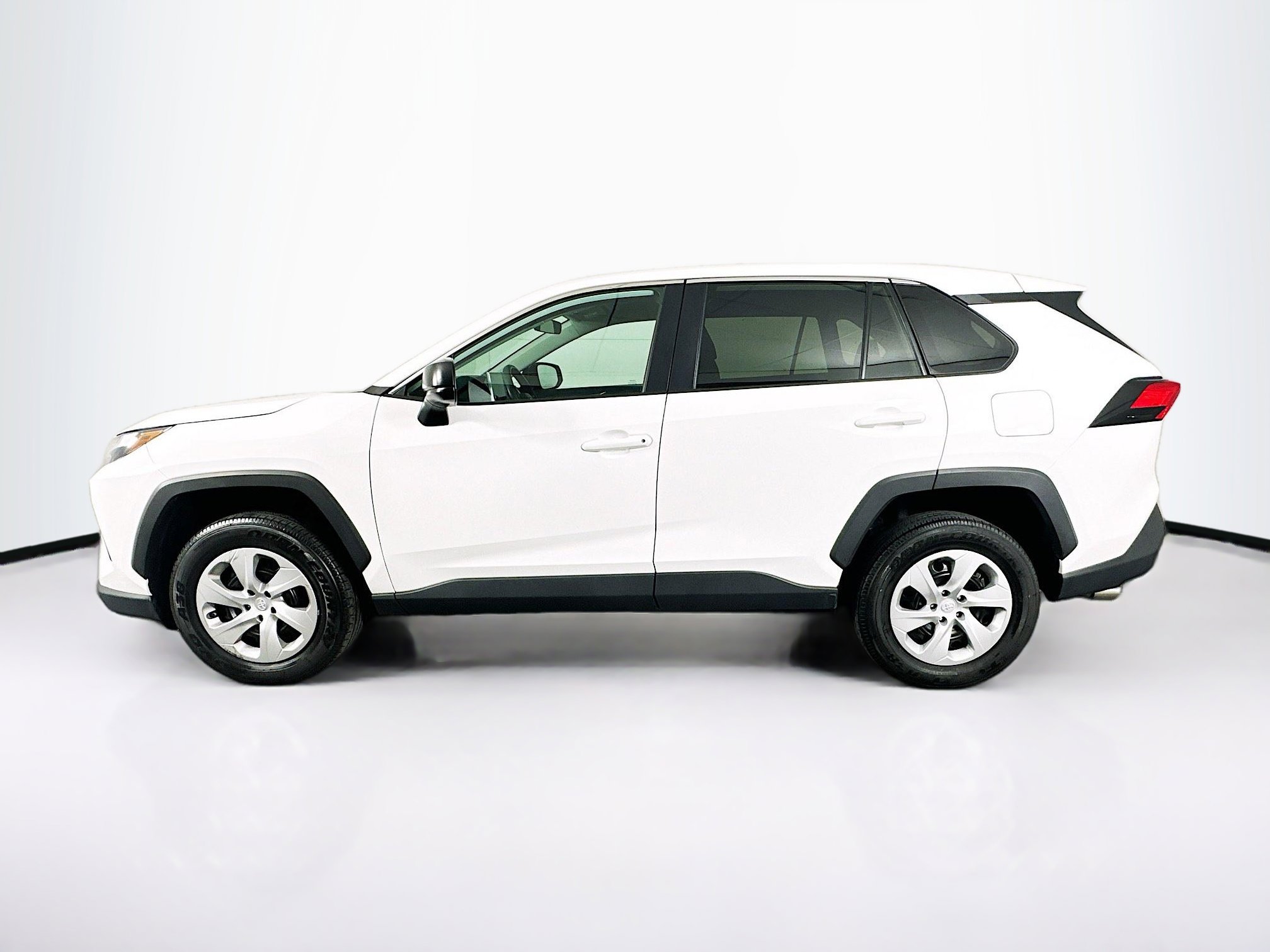 Used 2024 Toyota RAV4 LE image 4
