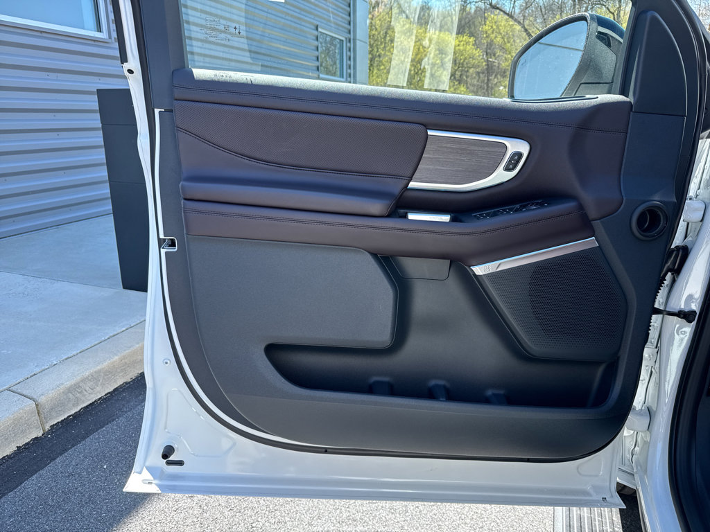 New 2026 Ford Expedition Platinum image 27