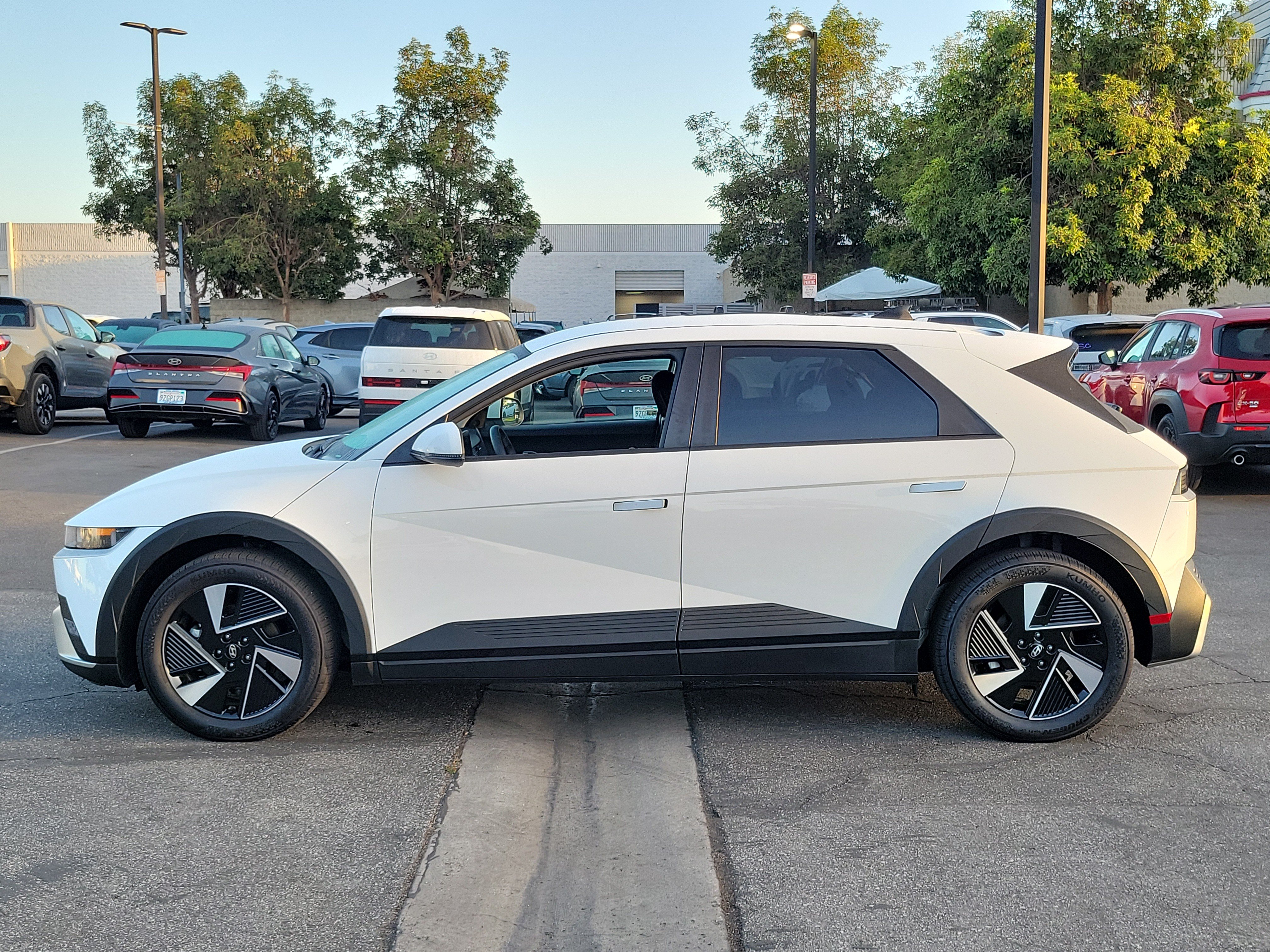 Certified 2025 Hyundai Ioniq 5 SE RWD image 3
