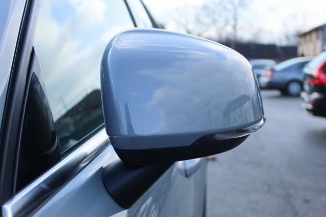 Used 2025 Volvo XC40 B5 Plus image 7