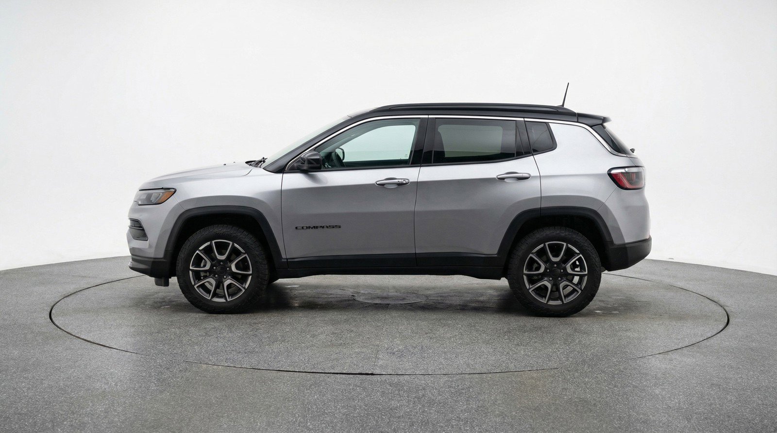 Used 2025 Jeep Compass Trailhawk image 5