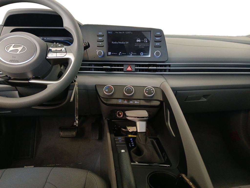 New 2026 Hyundai Elantra SE FWD image 11