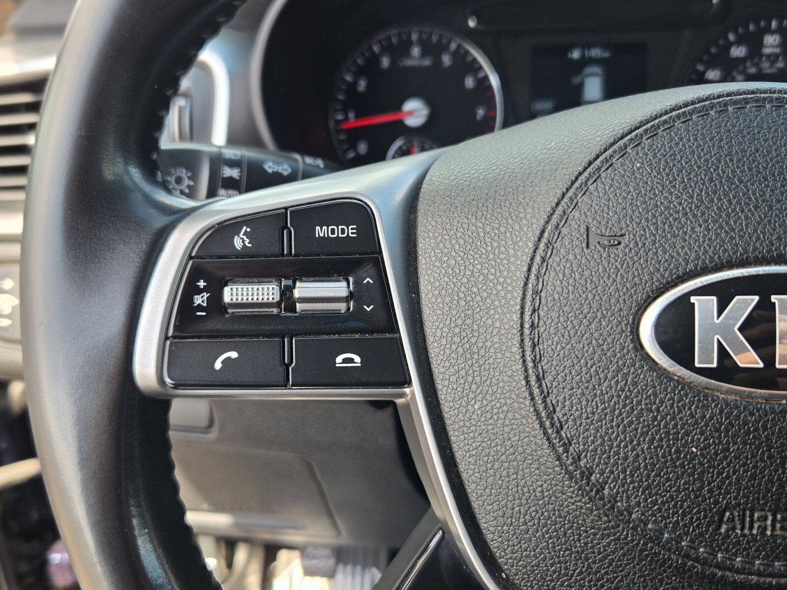 Used 2019 Kia Sorento S image 32