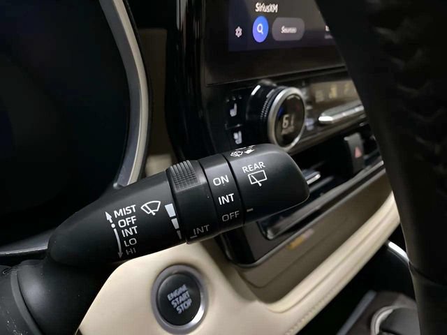 Used 2024 Toyota Highlander Limited AWD/4WD image 34