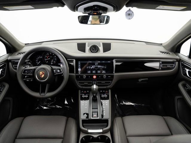 Certified 2025 Porsche Macan image 23