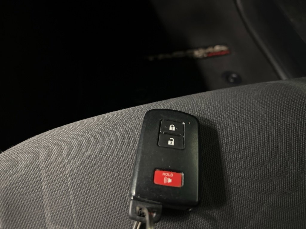 Used 2018 Toyota Tacoma TRD Off-Road image 41