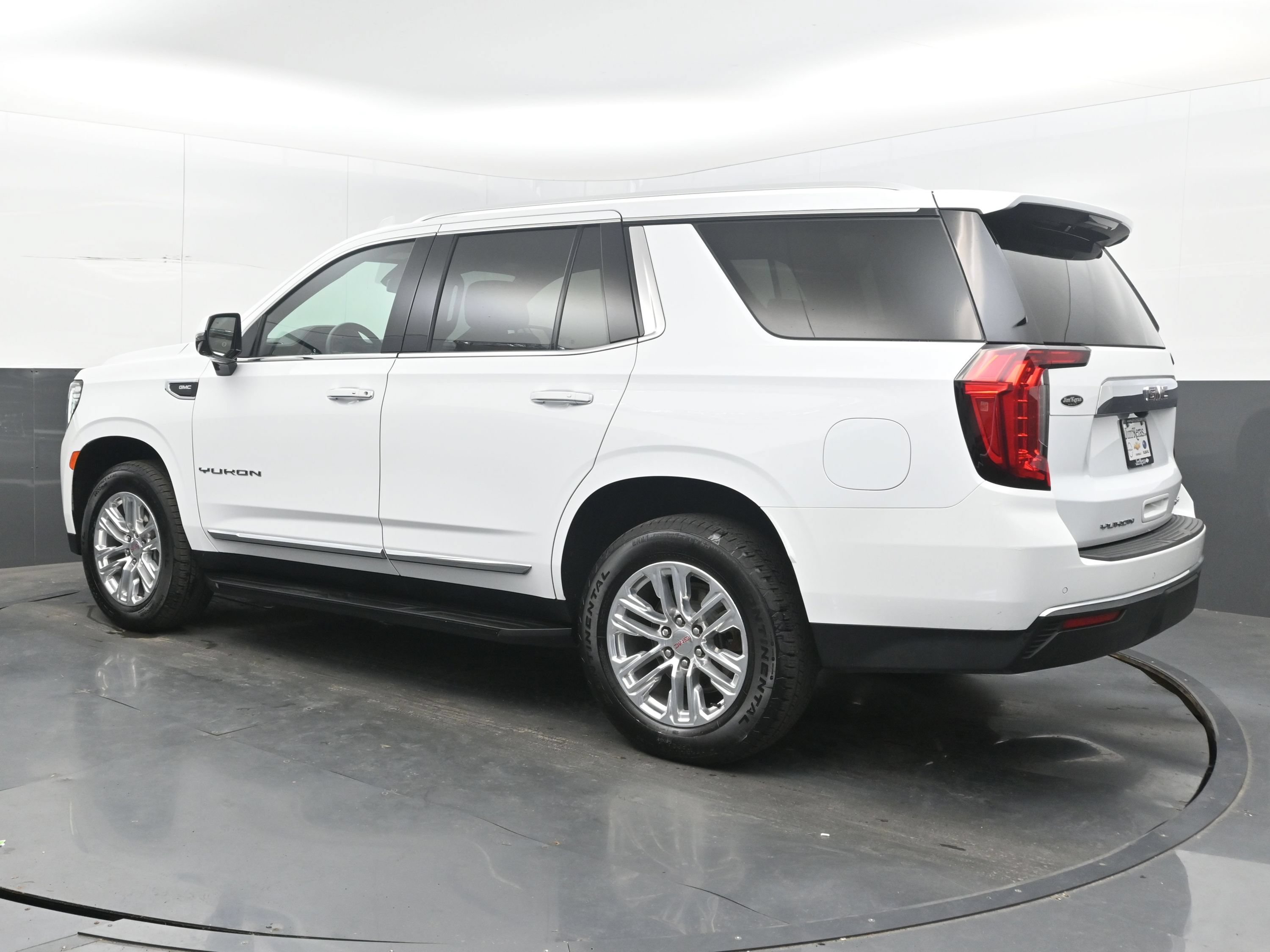 Used 2024 GMC Yukon SLT w/ SLT Luxury Package AWD/4WD image 8