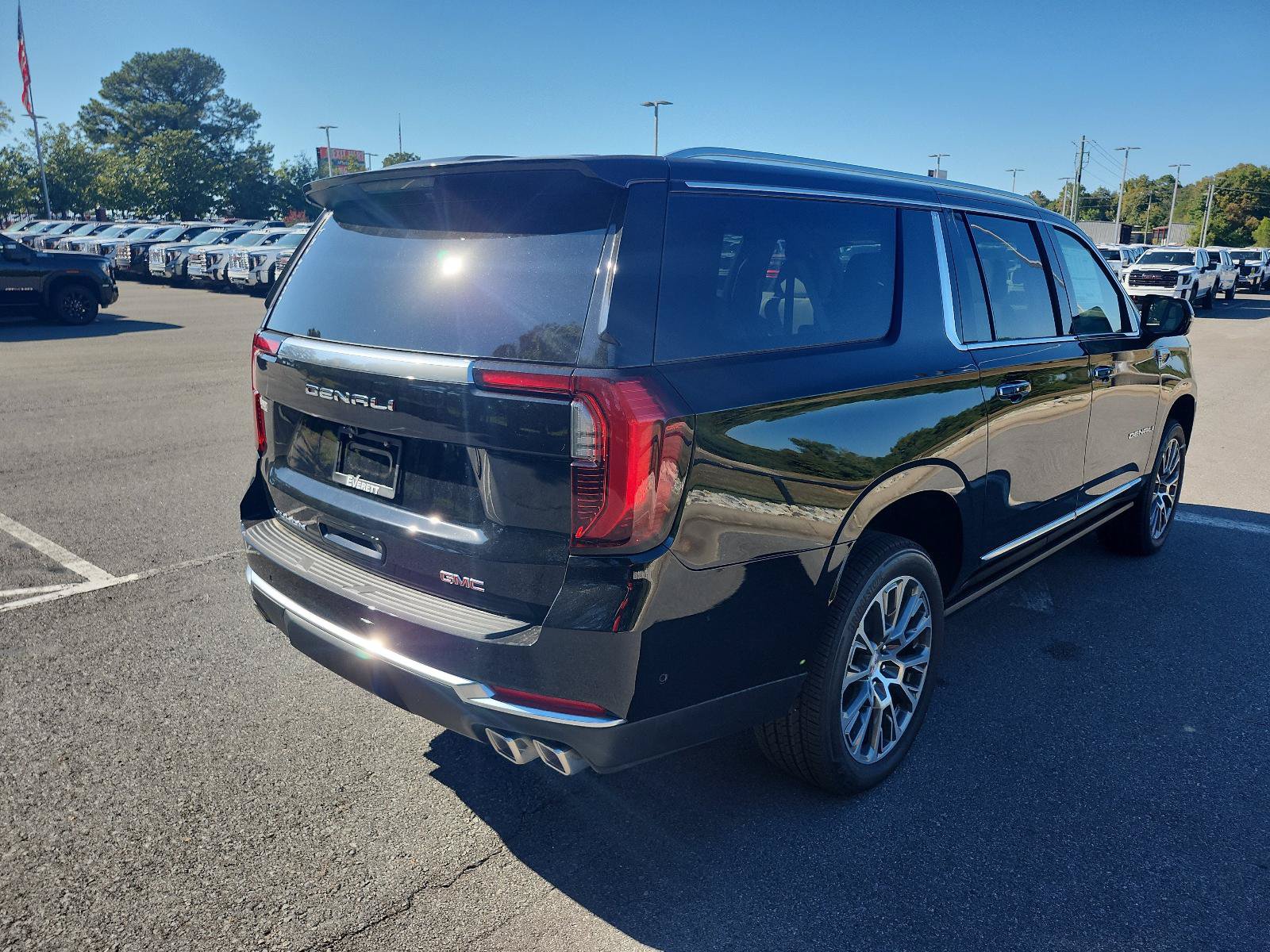 New 2026 GMC Yukon XL Denali w/ Sun & Power Step Package AWD/4WD image 3