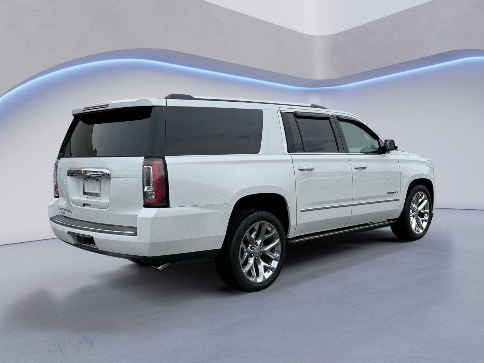 Used 2019 GMC Yukon XL Denali w/ Denali Ultimate Package AWD/4WD image 3