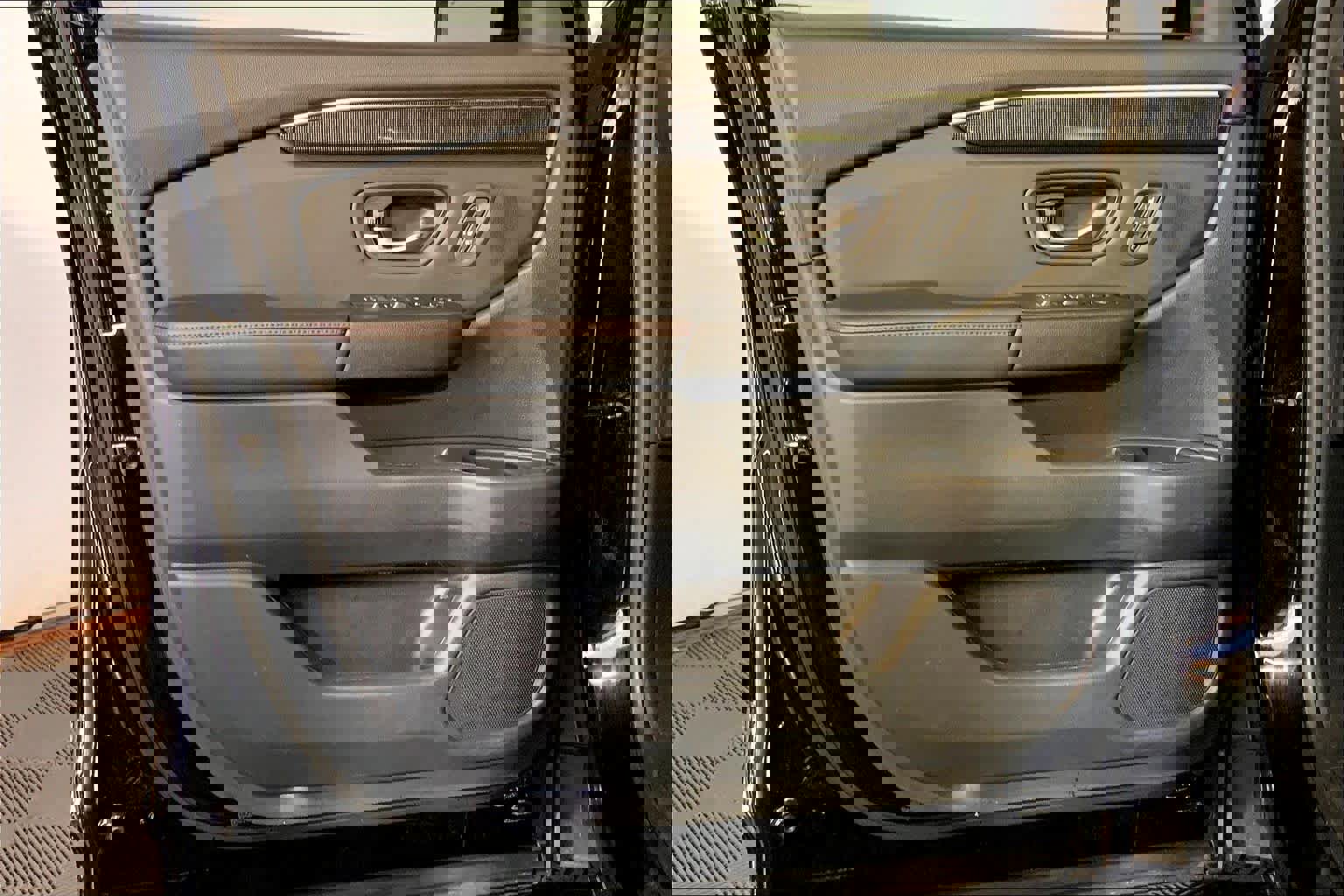 Used 2025 Honda Pilot Black Edition image 25