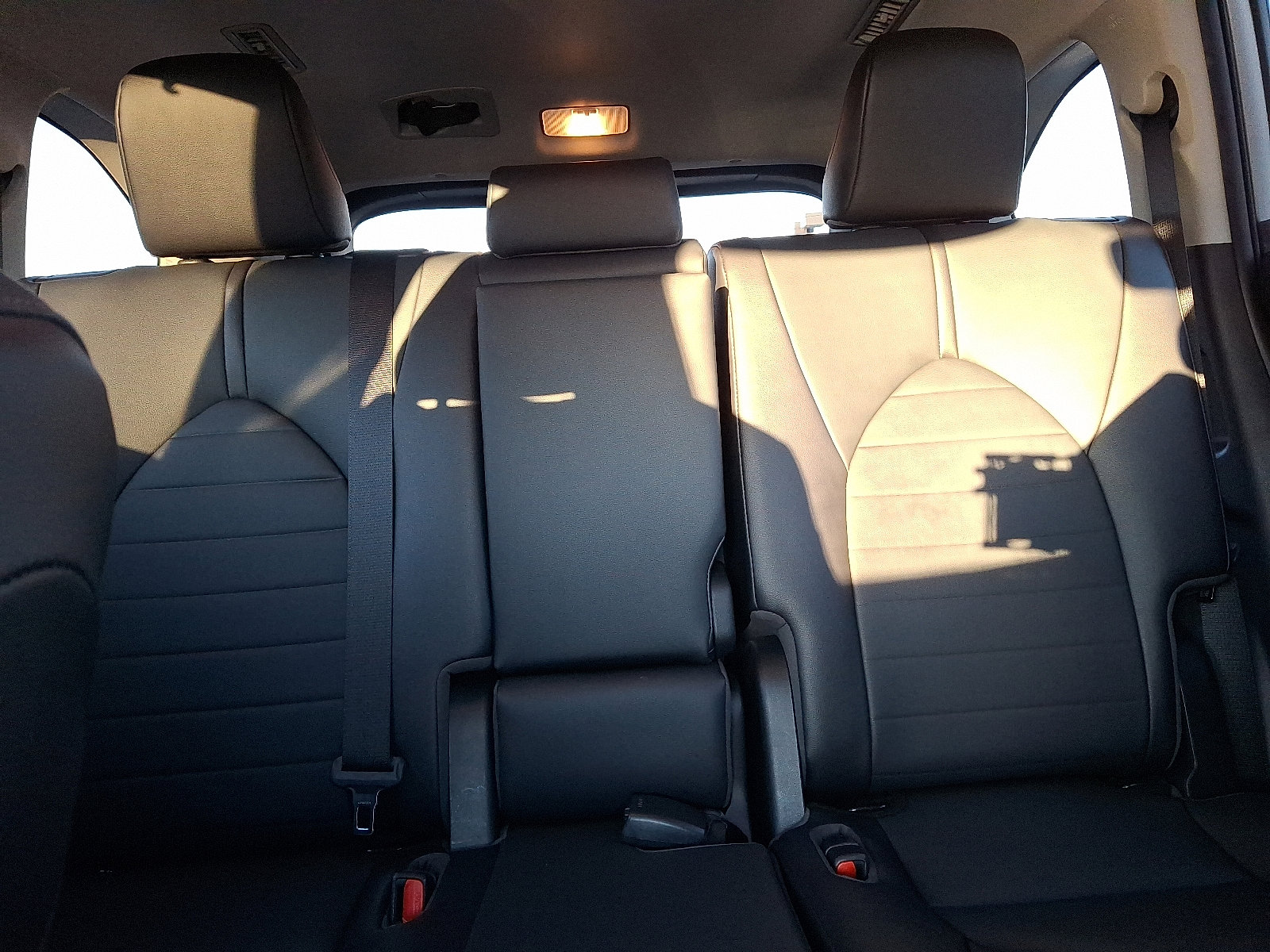 Used 2020 Toyota Highlander XLE image 19