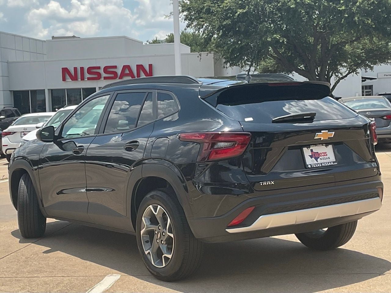 Used 2025 Chevrolet Trax LT FWD image 6