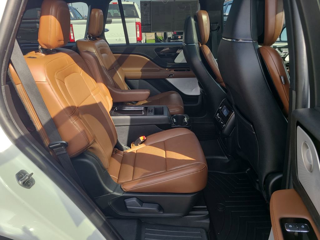 Used 2022 Lincoln Aviator Reserve w/ Equipment Group 201A AWD/4WD image 43