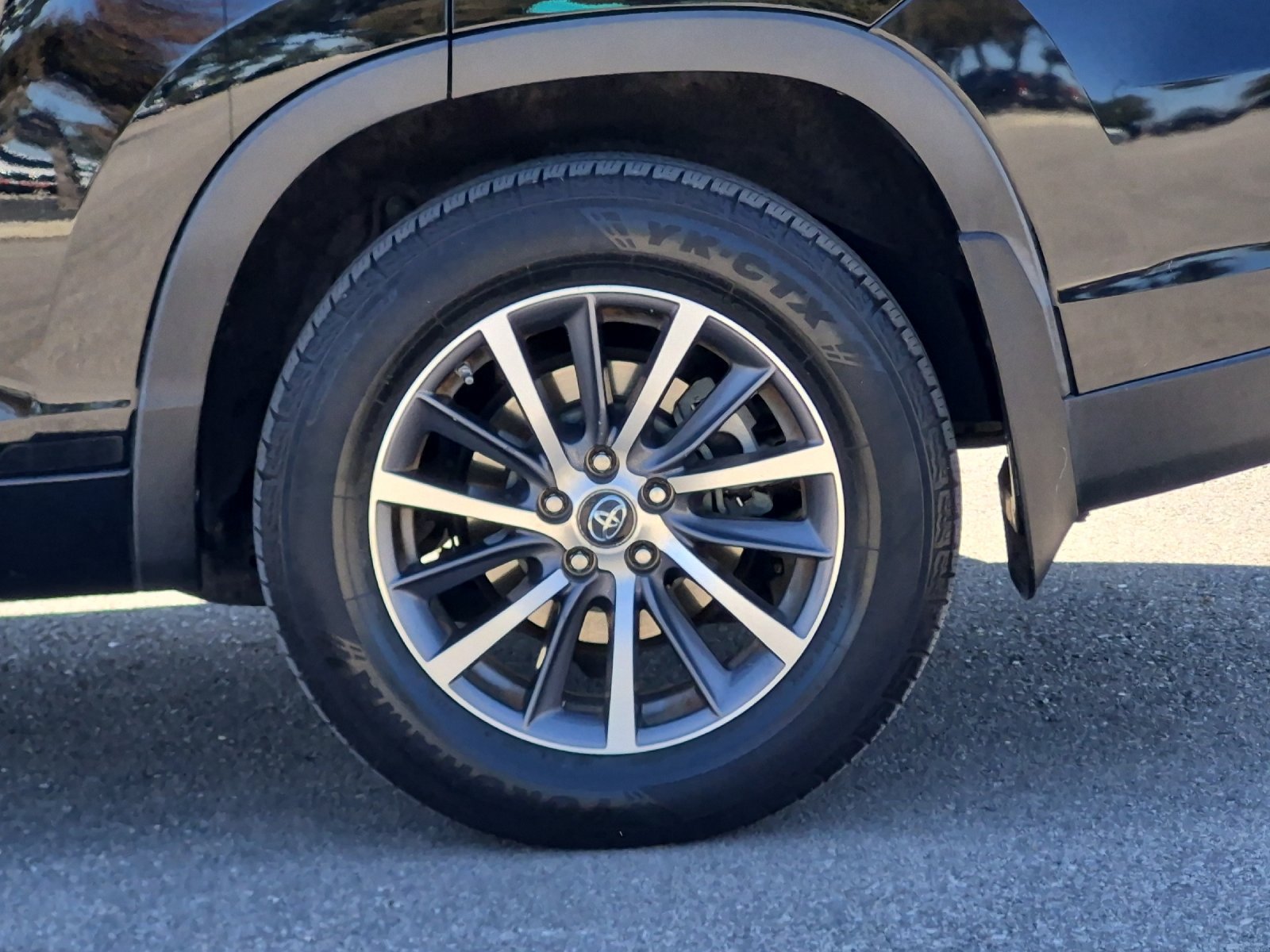 Used 2017 Toyota Highlander XLE AWD/4WD image 26