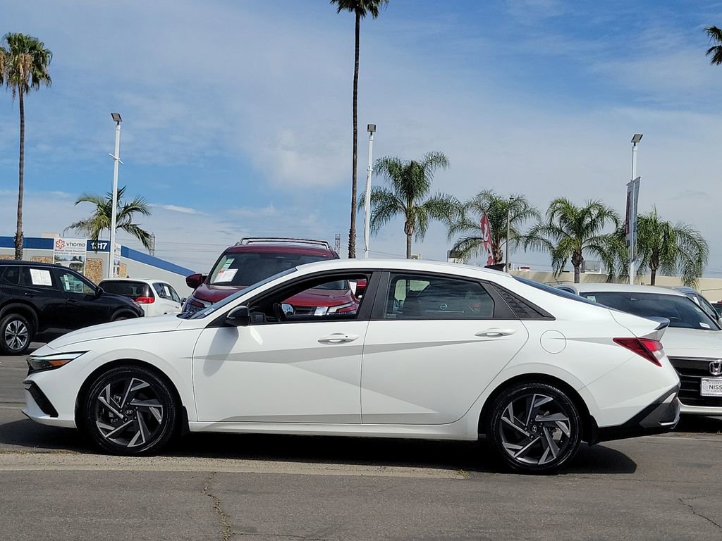 Used 2025 Hyundai Elantra Sport FWD image 29