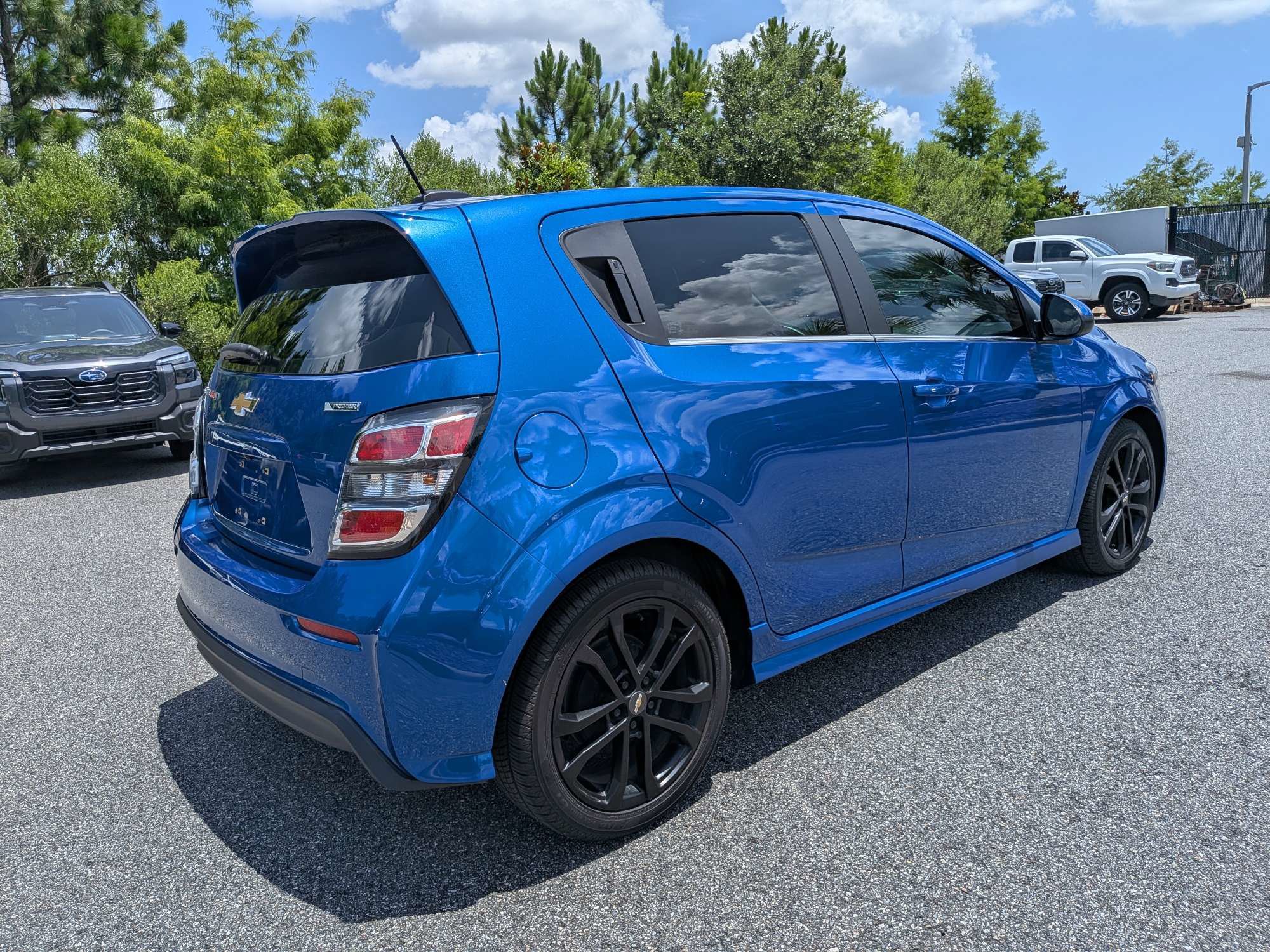 Used 2017 Chevrolet Sonic Premier w/ Driver Confidence Package FWD image 4