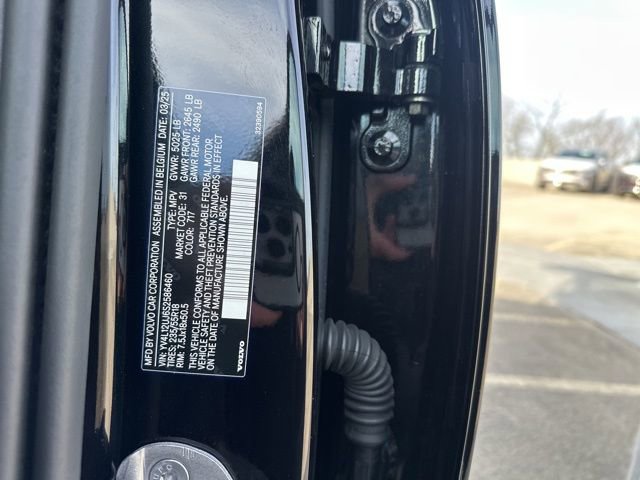Certified 2025 Volvo XC40 B5 Core image 31