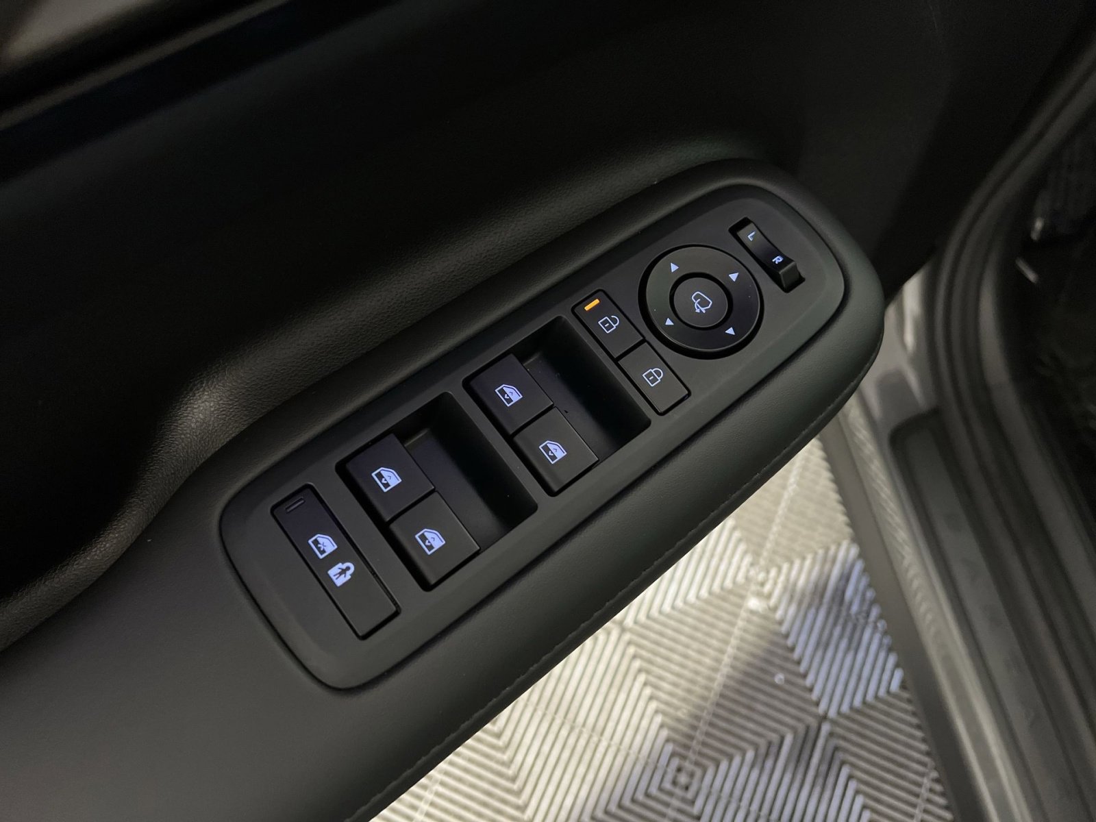 Used 2025 Hyundai Santa Fe Calligraphy image 15