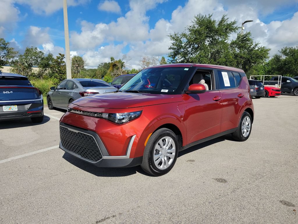 Used 2025 Kia Soul LX FWD image 31