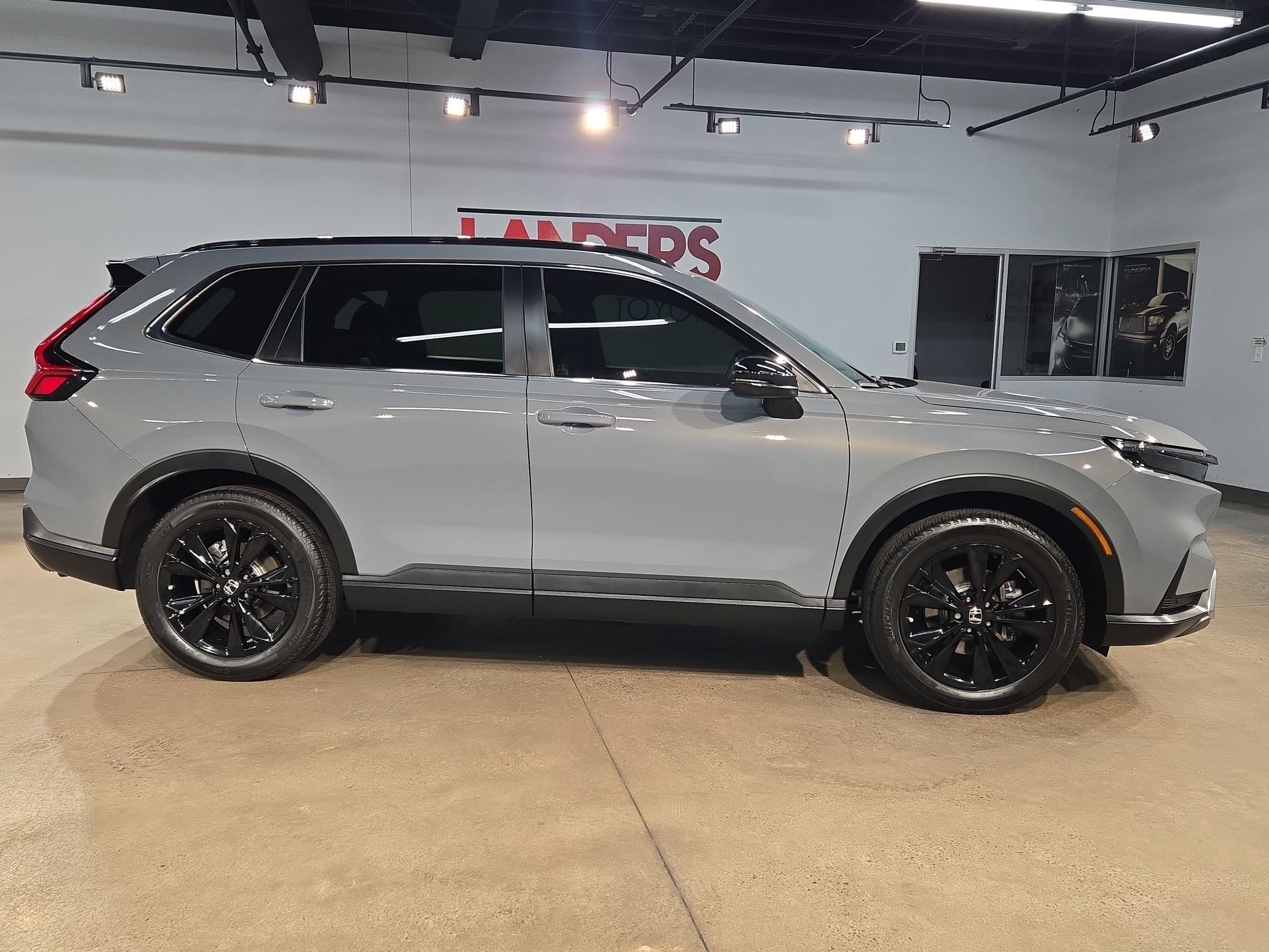 Used 2023 Honda CR-V Sport Touring image 8