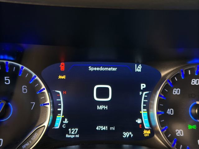 Used 2024 Chrysler Pacifica Touring-L image 14