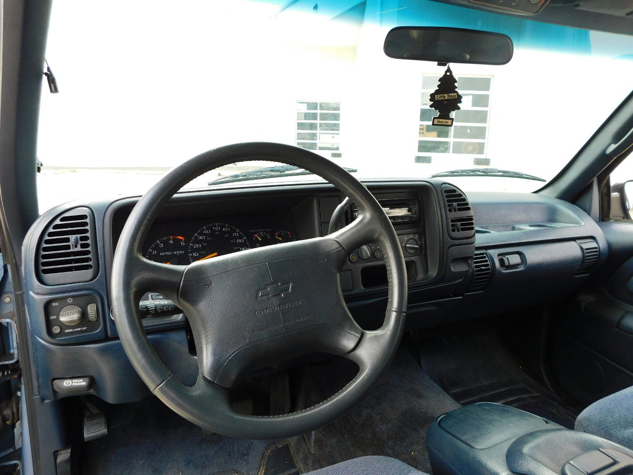 Used 1995 Chevrolet Suburban 2WD image 21