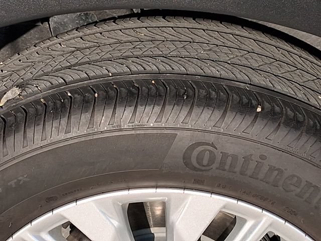 Used 2024 Cadillac XT4 Luxury w/ LPO, Floor Liner Package FWD image 24