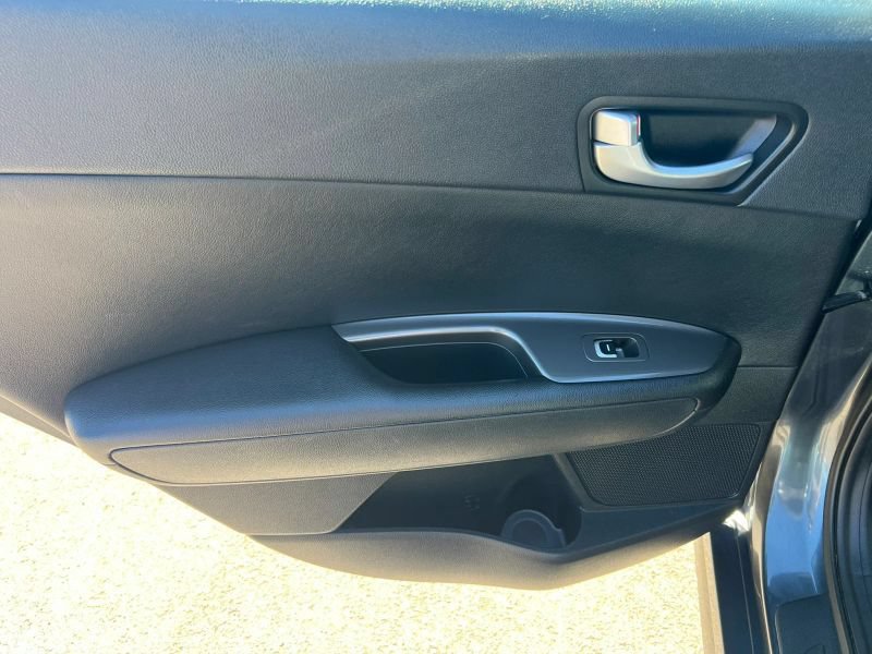 Used 2020 Kia Optima SE FWD image 18