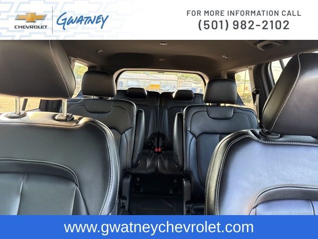 Used 2024 Jeep Grand Cherokee L Limited w/ Black Appearance Package image 33