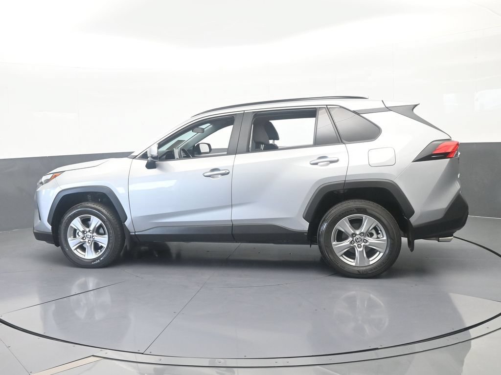 Used 2025 Toyota RAV4 XLE AWD/4WD image 3