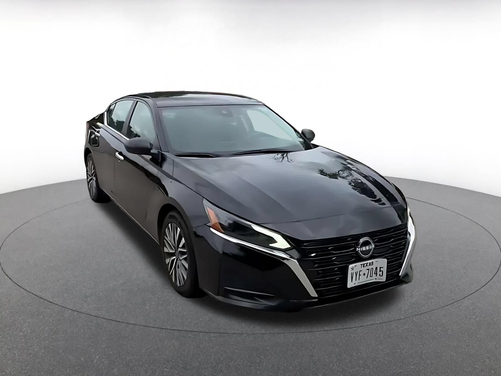 Used 2025 Nissan Altima 2.5 SV FWD image 3
