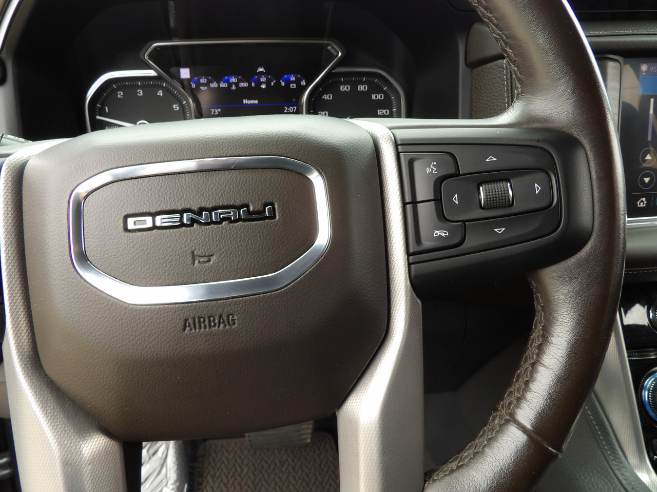 Used 2021 GMC Yukon Denali w/ Denali Premium Package image 29