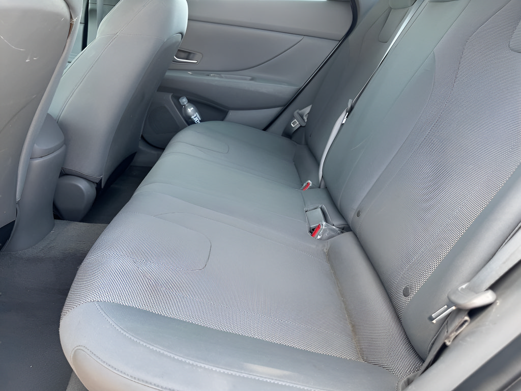 Used 2021 Hyundai Elantra SE FWD image 11