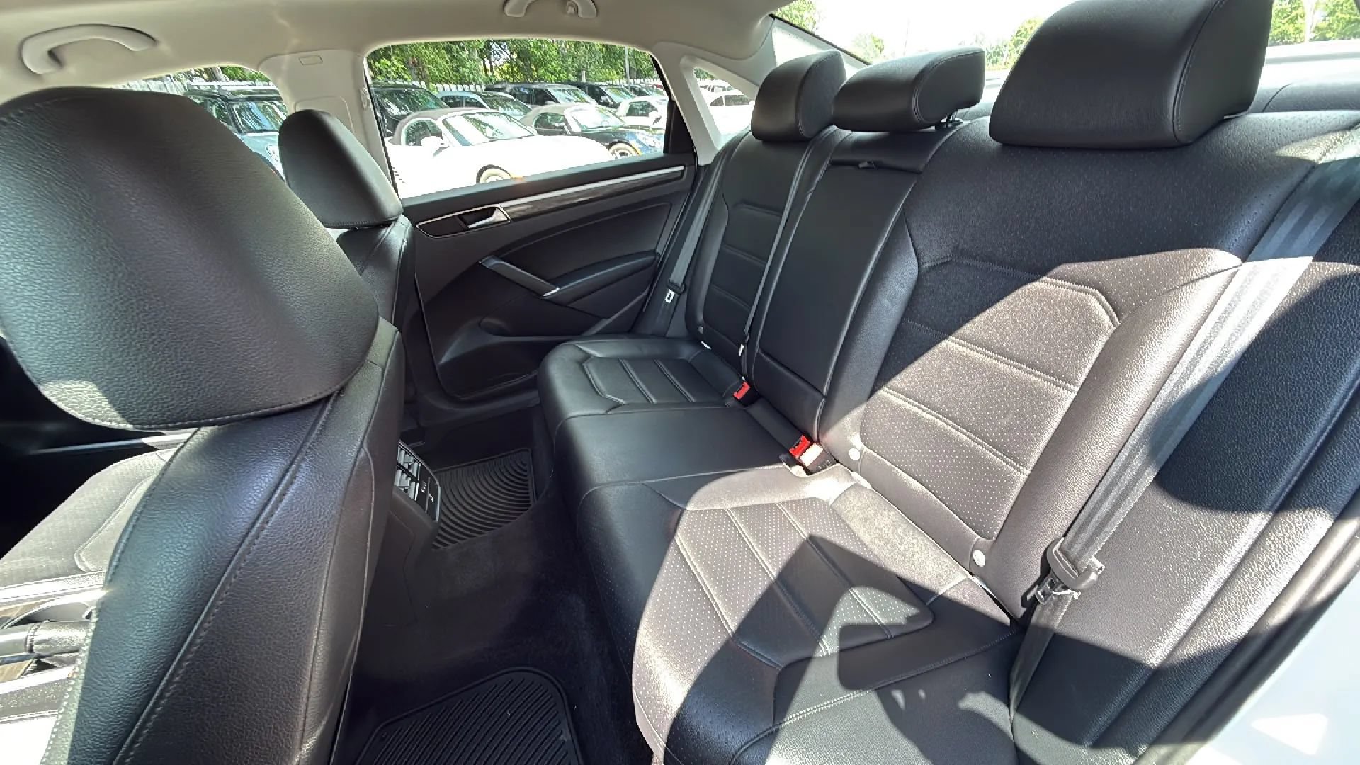Used 2018 Volkswagen Passat 2.0T SE FWD image 24