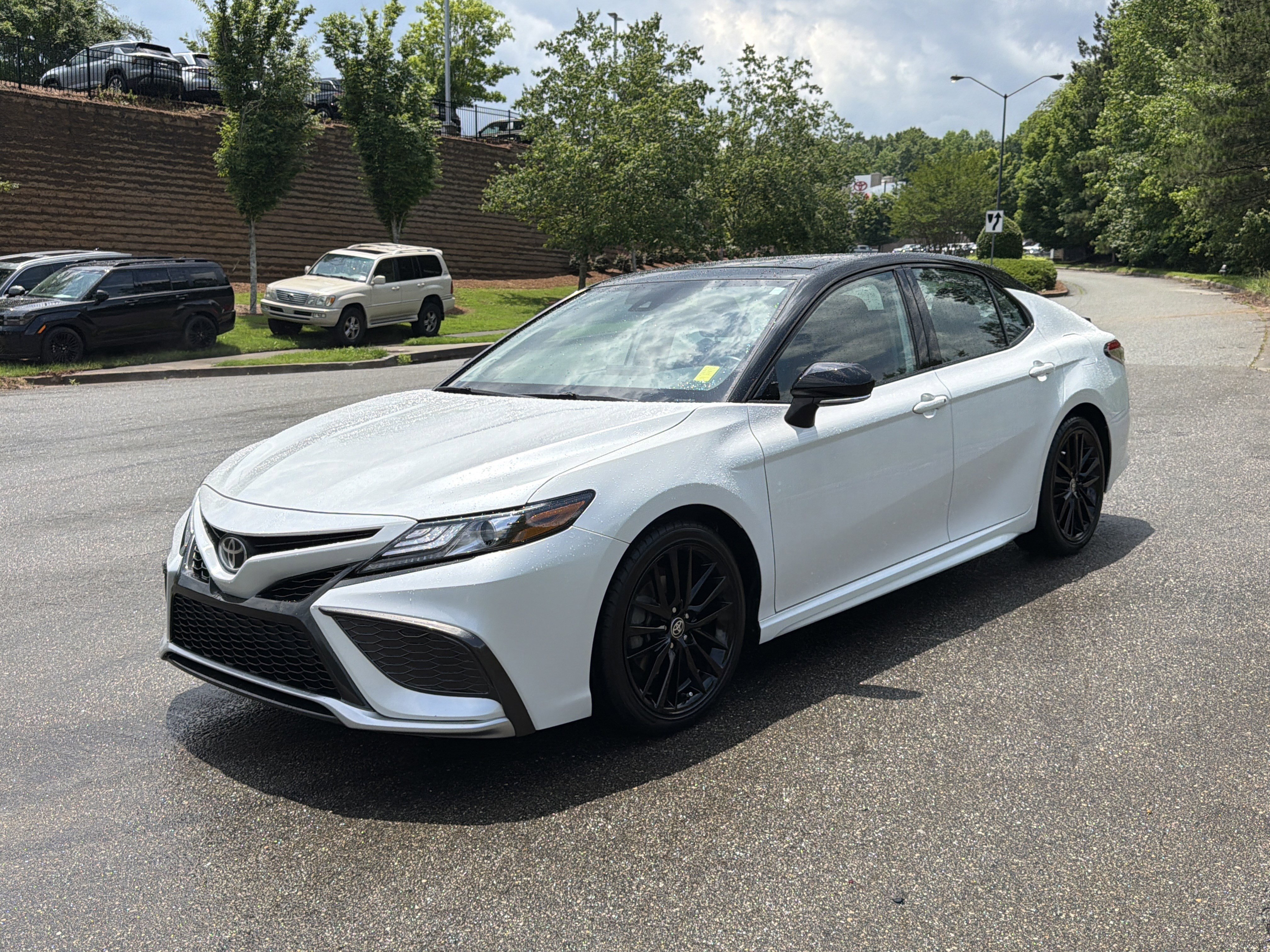 Used 2021 Toyota Camry XSE w/ Navigation Package FWD image 1