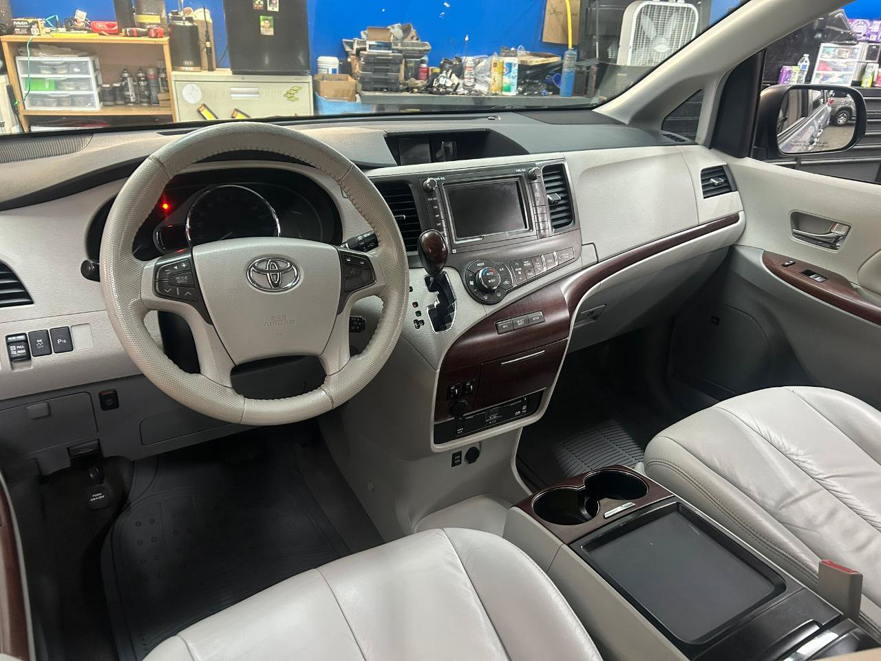 Used 2011 Toyota Sienna XLE w/ Premium Pkg AWD/4WD image 19