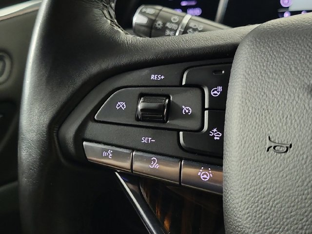 Used 2024 Cadillac Escalade Premium Luxury AWD/4WD image 27