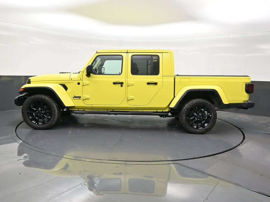 Used 2024 Jeep Gladiator Sport AWD/4WD image 2