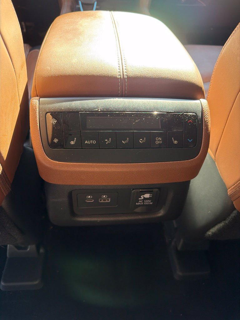 Used 2023 Nissan Pathfinder Platinum AWD/4WD image 14