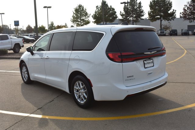 New 2026 Chrysler Pacifica Select image 8
